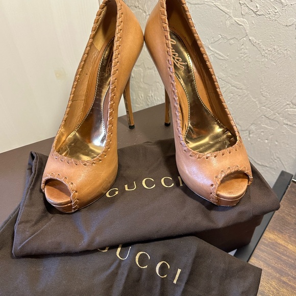 Gucci Italian Camel Leather Platform Peep-toe heels. - Picture 3 of 6